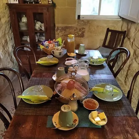 The Garden Gate Couette-café *