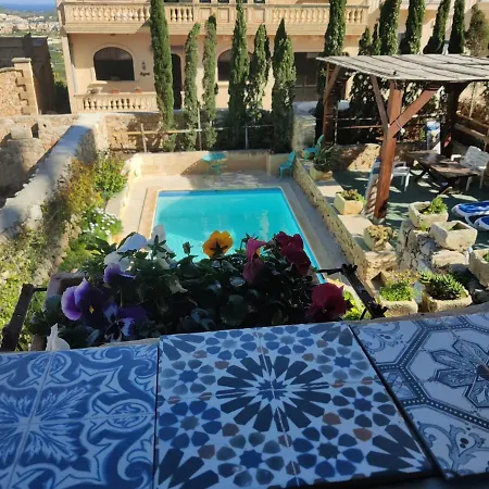 ベッド・アンド・ブレックファスト The Garden Gate サーナ