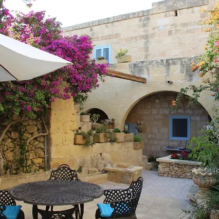 The Garden Gate * Sannat
